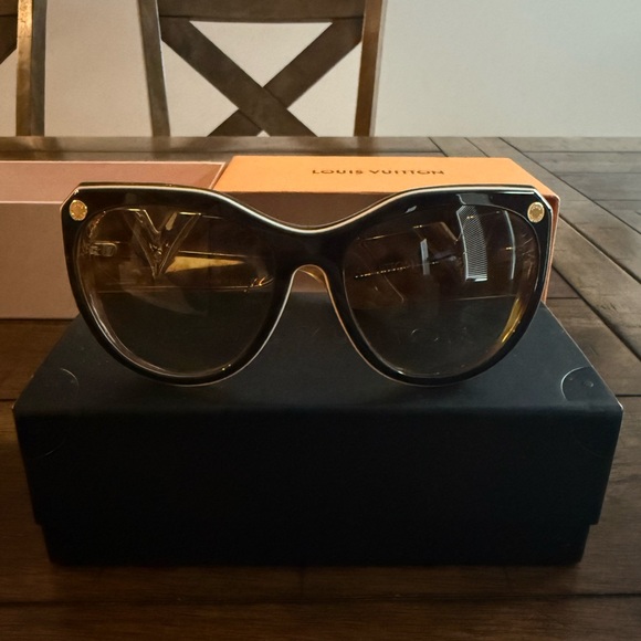 Louis Vuitton Black Sunglasses - Picture 12 of 16